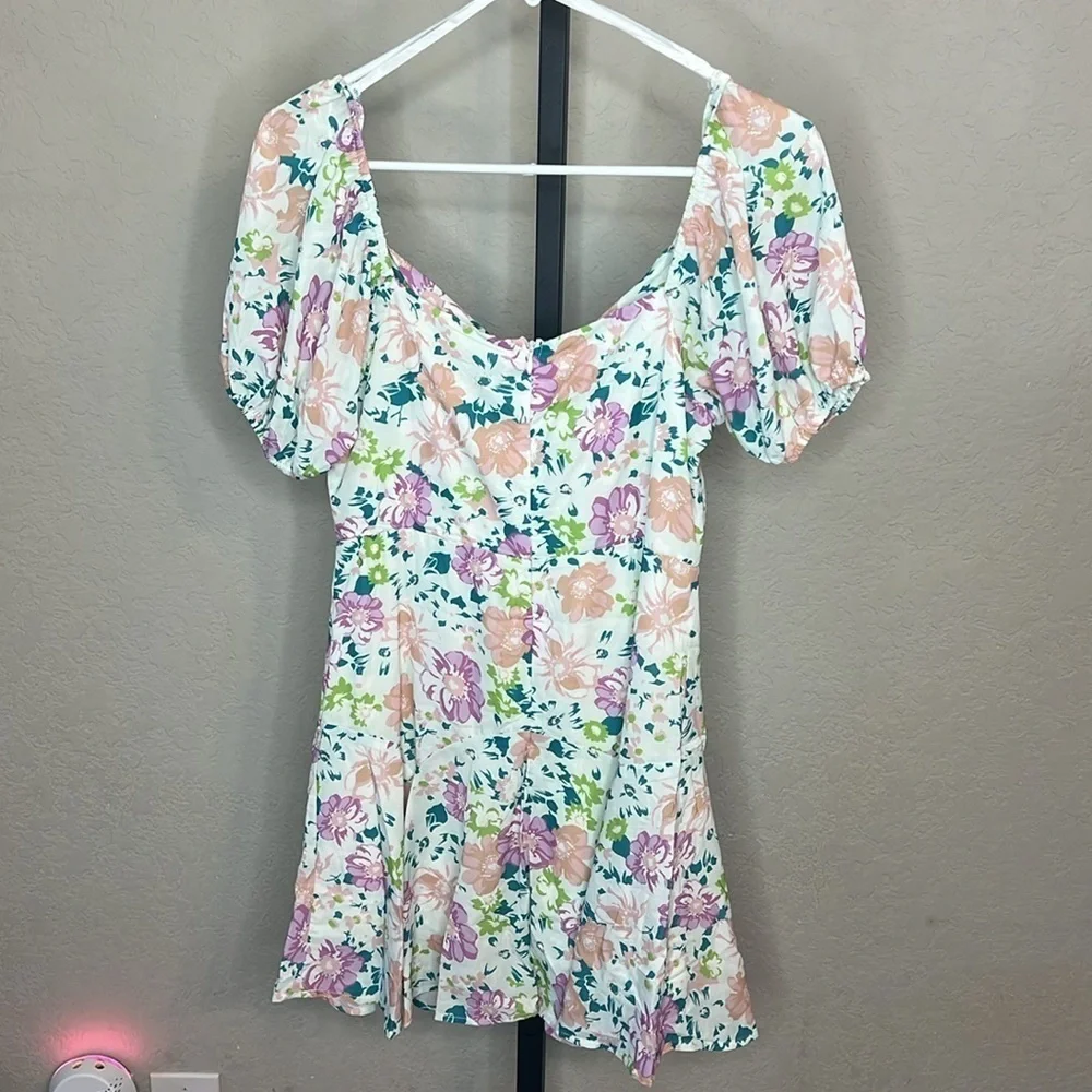257 - Celicecci NWT White Floral Mini Dress, Size Medium - Picture 4 of 6